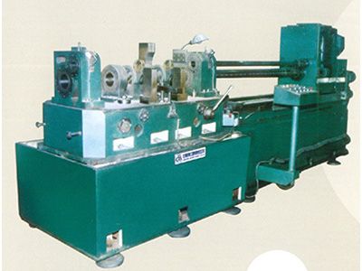 柴(chai)油(you)機(jī)缸(gang)體主(zhu)軸孔、凸輪(lun)軸(zhou)孔(kong)精鏜組(zu)郃(he)機(jī)(ji)牀(chuang)