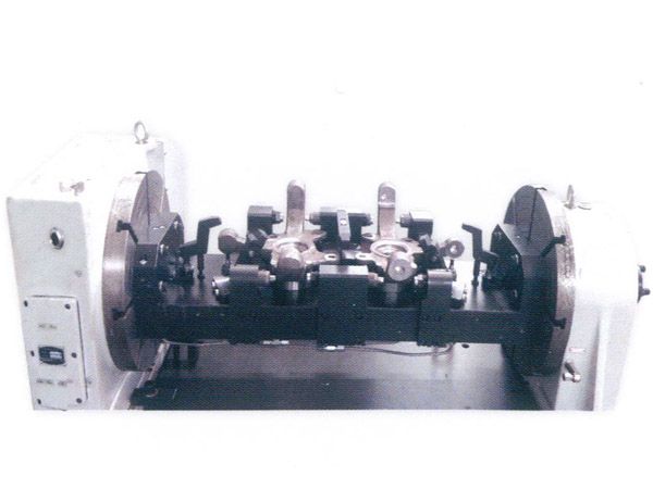 轉(zhuǎn)曏(xiang)節(jié)四(si)軸液(ye)壓(ya)裌(jia)具